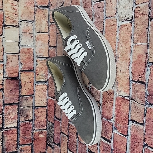 VANS CLASSIC LOWTOPS, WOMANS SIZE 7.5 EUC - Picture 5 of 11